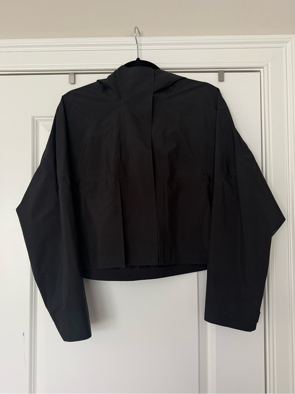 Lululemon Rain Chaser Jacket in Black (US 6) - Picture 5 of 8